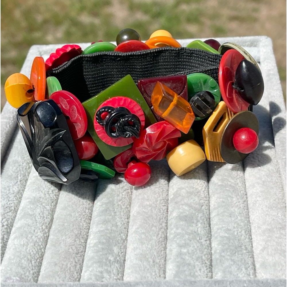 Vintage Bakelite Button Bracelet